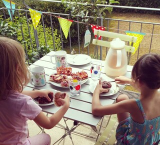 #happy #beautiful #sunday #summer #balcony #teatime #homemade #plumcake #cupcakes #tea #ikea #cake #yummy #afternoon #foodporn #familylife #kidslife #yummy #outdoor #green #sunshine #girls #family #love #fun #style #baking #interiors #view