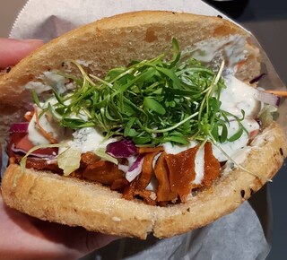 #leidergeil #veganerdöner #0711 #seitan #döner #healthaf #foodporn #neuedönastie #vegandöner #dinner #yumyumyum #saturdaynight