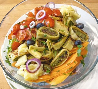 #myveganjourney #veganemaultaschenbowl #maultaschenbowl #veganemaultaschen #veganbowl #veganlunch #salad #plantbased #veganformyhealth #veganinspiration #vegandeutschland #veganfoodshare #love #veganfoodporn #veganfoodlovers
