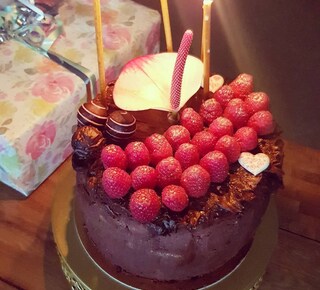 Death by #chocolate und #raspberries Hab heute die #veganesahne von #rama in der #veganeganache verarbeitet, saftige Schokoböden und Himbeerencreme und Himbeerkompott. Ein absoluter #tortentraum #veganbacken #vegancakeporn #cakeporn #vegandeathbychocolate #veganchocolatecake #veganetorte #veganeschokotorte #vegancake #plantbased #myveganjourney #veganfoodporn #cakeart #ilovebaking #bakingmum #perfection