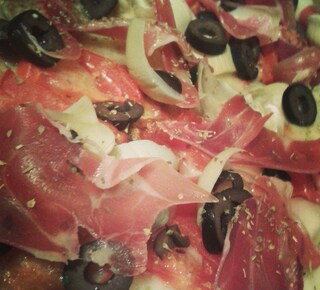 So #yummy #homemade #pizza #tomato #olive #parma #ham #cheese #mozzarella #artichoke #oregano #food #foodart #foodgram #instafood #love #fun #style #foodporn #delicious #selfmade #italy
