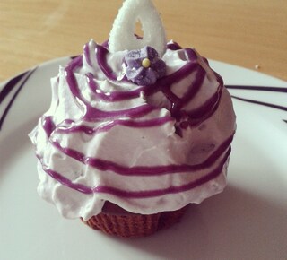 #cupcake #cupcakes #hellokitty #pink #yummy #delicious #pretty #beautiful #foodgasm #foodart #foodgram #instafood #love #fun #style #foodporn #icing #frosting #purple ##violet #sugar #cream