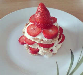 #happy #healthy #beautiful #breakfast #goodmorning #wholegrain #pancakes #wholegrainpancakes#yogurt #strawberries #yummy #delicious #pretty #instafood #foodgram #decor #selfmade #eatclean #cleaneating #healthyfood #foodart #foodporn #red #white #sugarfree #style #love #potd